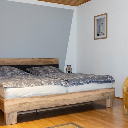 Ferienwohnung In Wörrstadt Esterno foto